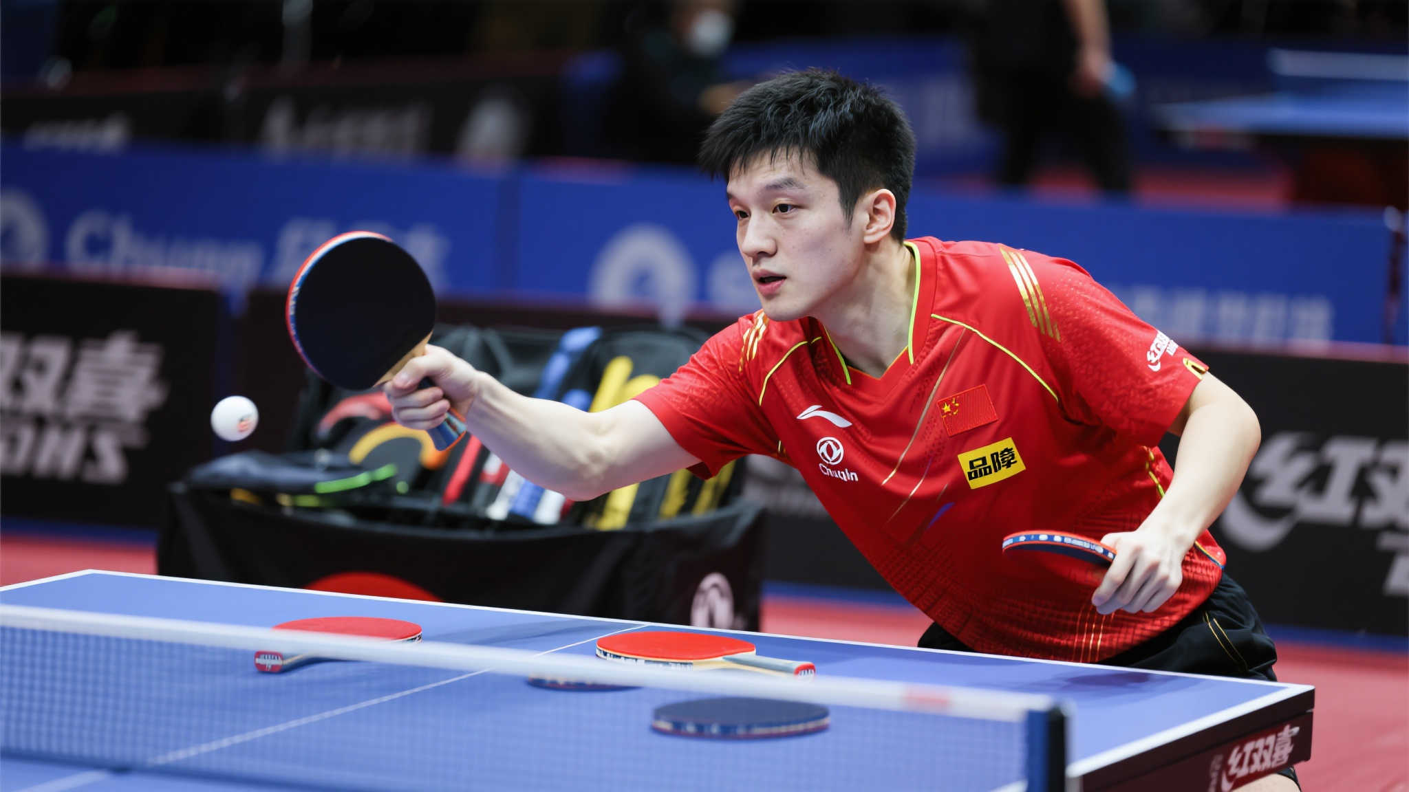 王楚钦苦笑：今后得备齐5块球拍